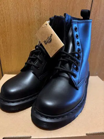 닥터마틴 1460 8홀 블랙