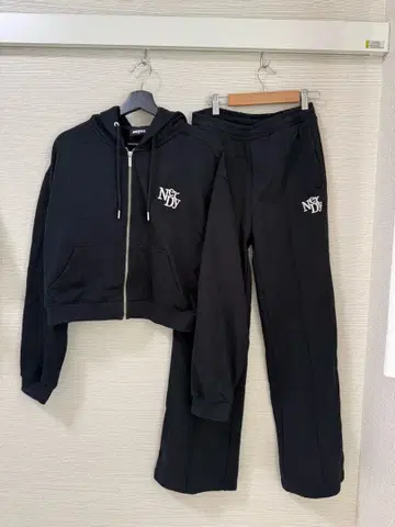 NERDY 크롭 후디 셋업