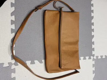 브라운 가죽 클러치백 숄더 스트랩 포함