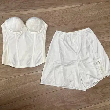 화이트 코르셋 이너 레이스 트리밍