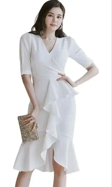 화이트 프릴 랩 드레스