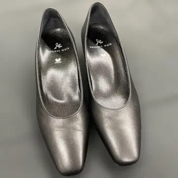 성공적인 워크 블랙 하이힐 스틸레토