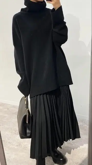 두지엠 클라세 Aries 터틀넥 풀오버 블랙