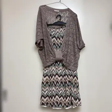 플레어 스커트와 가디건 세트 armoire