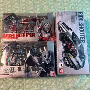 S.H. 피규아트 가면라이더 류우키 나이트  세트