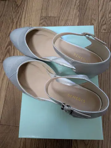 BENEBIS 실버 앵클 스트랩 펌프스 23.5 cm 미사용품