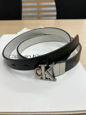 Calvin Klein 블랙 가죽 벨트