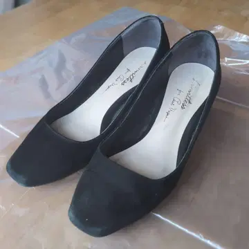 블랙 스웨이드 오픈토 펌프스 블랙