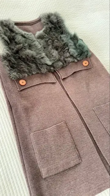 퍼 카라 부착 니트 베스트