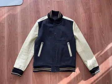 ships 바시티 자켓 그레이와 아이보리