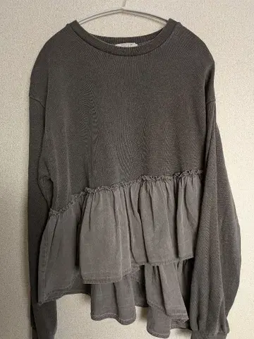 FREAK'S STORE 프릴 달린 그레이 긴팔 맨투맨