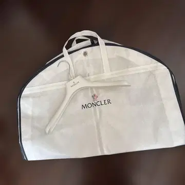 MONCLER 옷걸이 포함 커버 의류