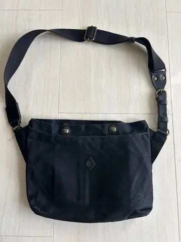 CLEDRAN 블랙 캔버스 숄더백