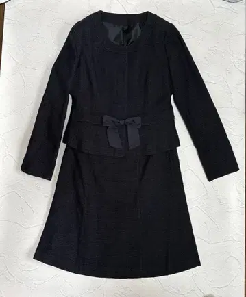 다크 네이비 리본 포함 수트