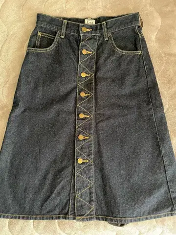 Lee 다크 블루 데님 스커트 버튼 프론트