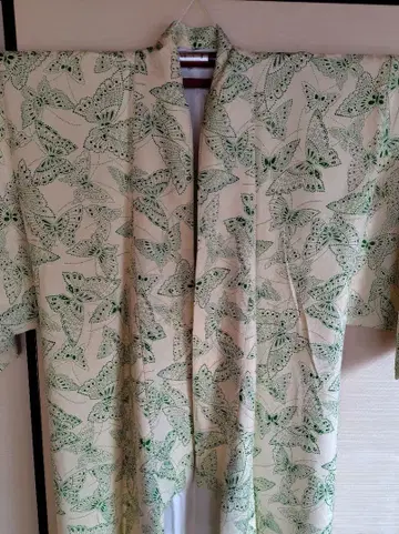 나비 무늬 코몬 기모노