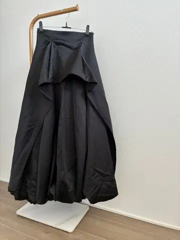 [ 새상품급 ] Acka. 벌룬 새틴 스커트