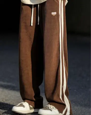 NEOS 와이드 실루엣 로고 라인 카르제 스웨트 팬츠 M 사이즈