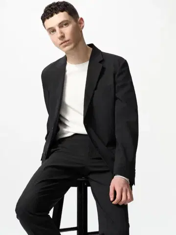 1회 착용 새상품급 유니클로 감동 자켓 울 라이크 블랙 M