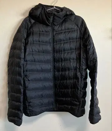 유니클로 울트라 라이트 다운 심리스 후드티