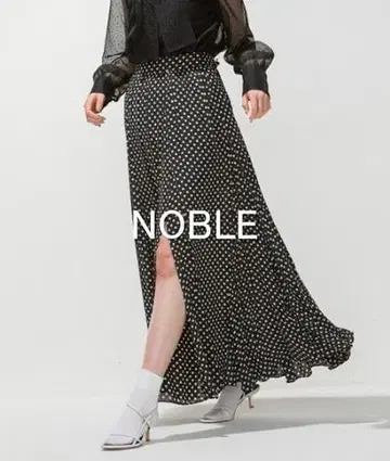 [ 새상품급 ] NOBLE N.Jam 도트 개더 플레어 스커트