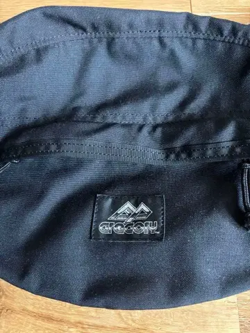 BEAMS 블랙 숄더백