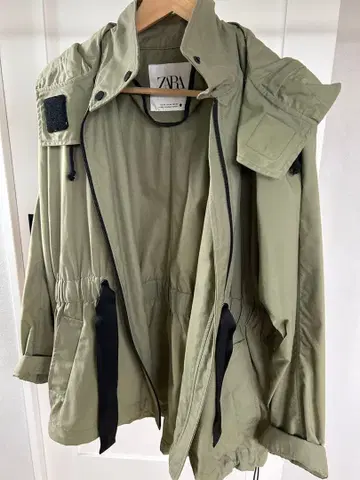ZARA 올리브 그린 밀리터리 자켓