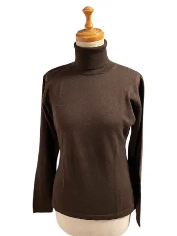 M.K. 다크 브라운 터틀넥 스웨터 M 사이즈