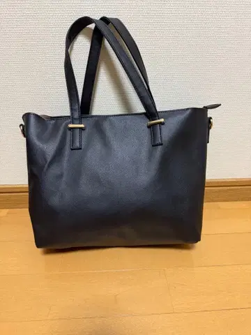 심플 블랙 토트백