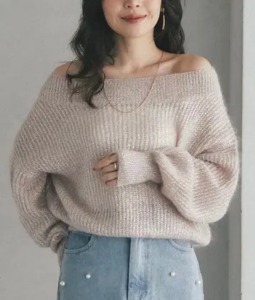 러브티크 봉봉 라메 믹스 오프숄더 니트