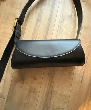 블랙 가죽 느낌 숄더백