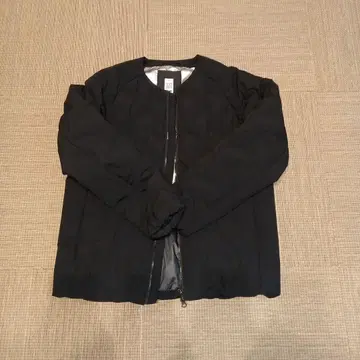 TIGORA 블랙 다운 자켓 L 노카라