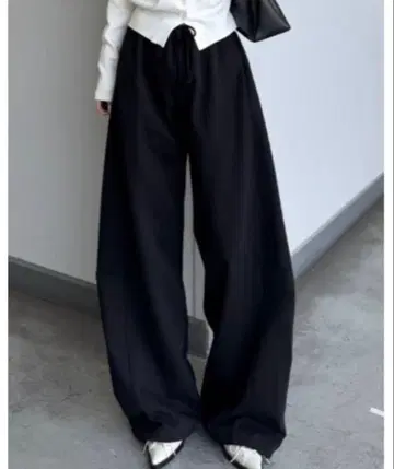 MOUSSY CURVE LINE 스웨트 팬츠 블랙