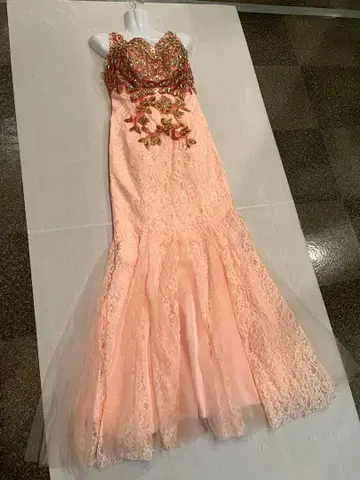 두꺼운 원단 새상품급 파티/무대 핑크+골드 자수 레이스/비쥬 튤 롱