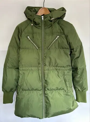 올리브 그린 다운 자켓