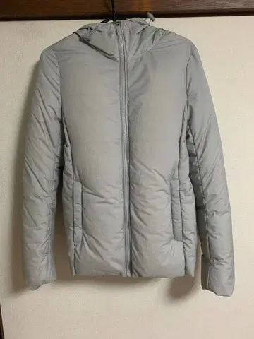 UNIQLO 그레이 다운 자켓 후드 부착