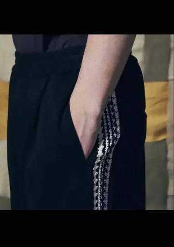 블랙 와이드 팬츠 사이드 스트라이프