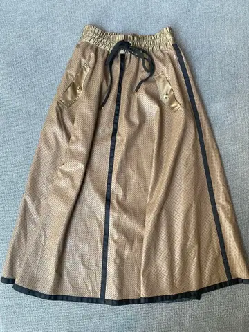 SCOT CLUB 펀칭 메쉬 가공 레더 스커트