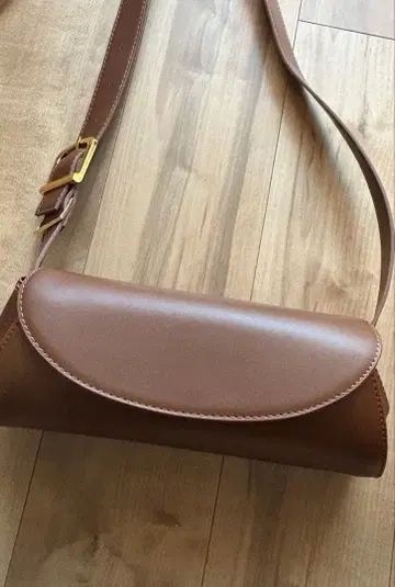 카멜 브라운 가죽 느낌 숄더백