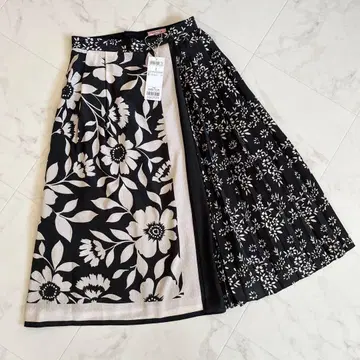 택 포함 새상품 TOCCA 토카 꽃무늬 플레어 스커트 세탁 가능 온워드