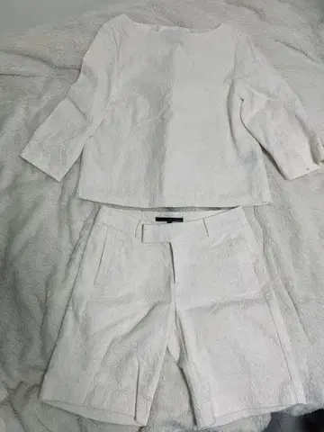 GOUT COMMUN 화이트 셋업