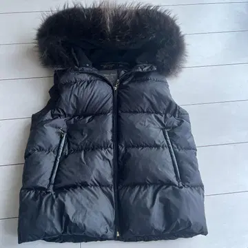 블랙 다운 베스트 후드 부착