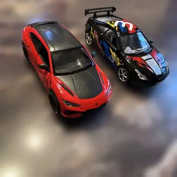 토요타 셀리카 미니카와 람보르기니 우루스 퍼포먼스 미니카 2대