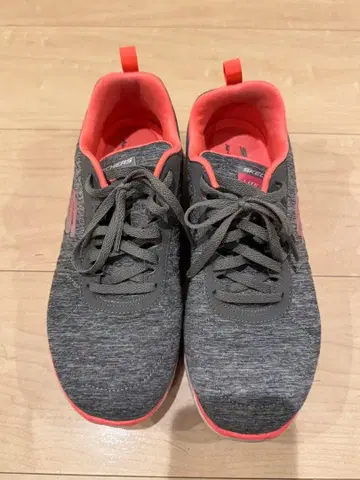 [ 가격 인하 ] 스케쳐스 스니커즈 여성용 24cm 와이드