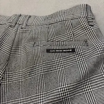 준앤로페 L 사이드 라인 글렌체크 테이퍼드 팬츠