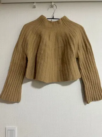 리브 하이넥 크롭 스웨터 베이지