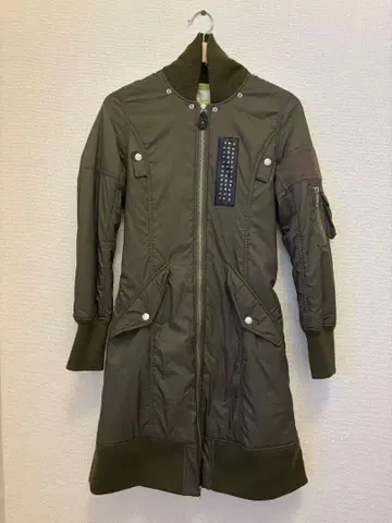 스터드 장식 올리브 그린 점퍼