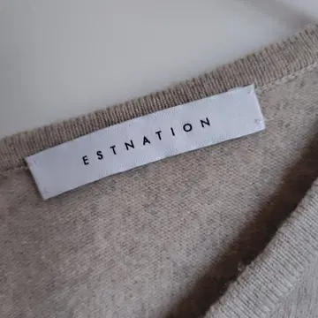 ESTNATION 베이지 V넥 니트