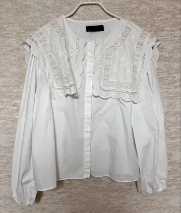 ZARA 레이스 디테일 화이트 긴팔 셔츠