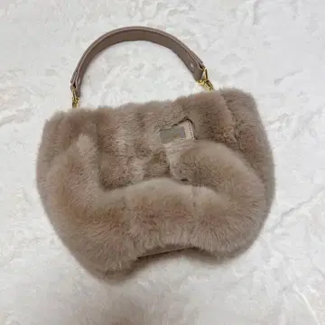 MARY QUANT 베이지 퍼 숄더백